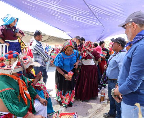 Estudiantes, docentes y autoridades del CUNorte participan en ceremonia wixárika para bendecir sede en Tuxpan de Bolaños