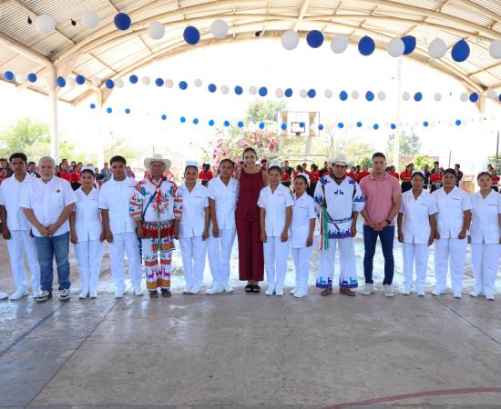 Imposición de cofias y bandas fortalece la formación de estudiantes wixaritari de Enfermería en Tuxpan de Bolaños