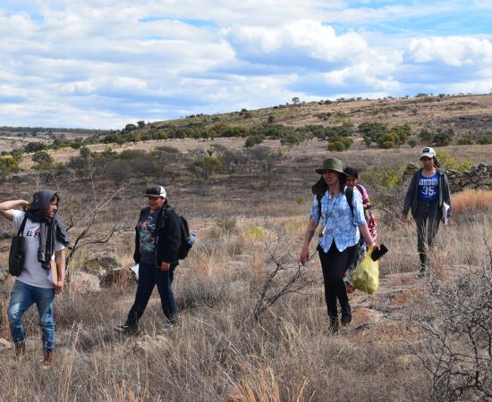 Estudiantes de Antropología realizan práctica de campo en el Taller de Prospección “Cascada de San Pedro Sección Sureste”