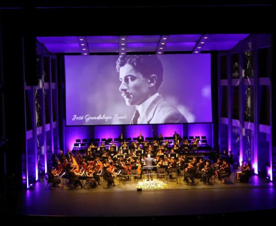 Celebra UdeG centenario de su refundación con homenaje a sus figuras destacadas