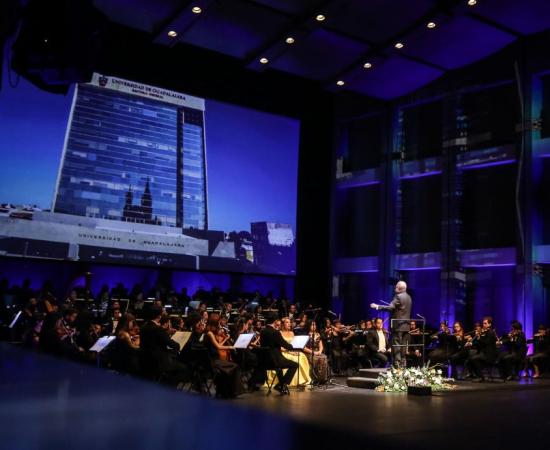 Celebra UdeG centenario de su refundación con homenaje a sus figuras destacadas