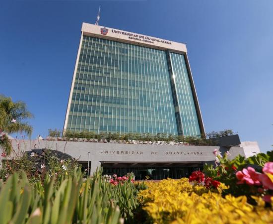 UdeG se consolida como líder nacional en posgrados de calidad