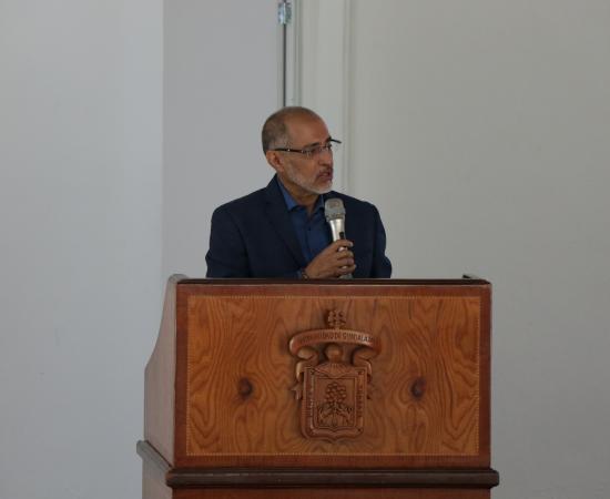 Reconocen a docentes y administrativos por sus años de servicio a la Universidad de Guadalaraja