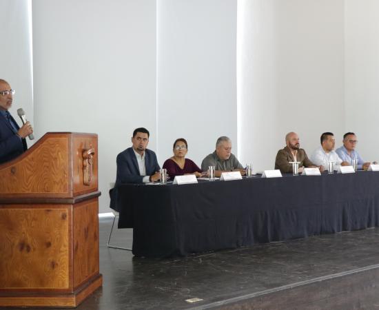 Reconocen a docentes y administrativos por sus años de servicio a la Universidad de Guadalaraja