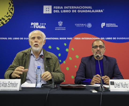 Doctor Fidel Arias Schreiber en conferencia en la FIL