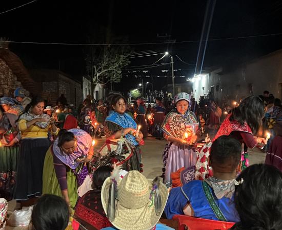 Estudiantes, docentes y autoridades del CUNorte participan en ceremonia wixárika para bendecir sede en Tuxpan de Bolaños