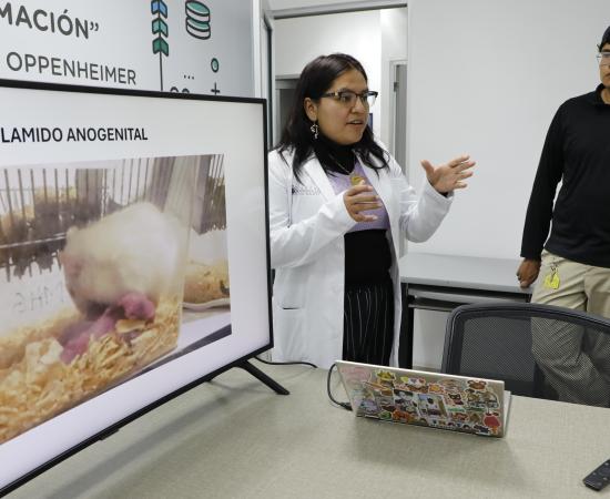 Estudiantes de Psicología realizan visita guiada al Laboratorio de Neurociencias Cognitivas