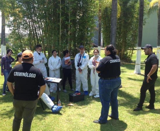 Estudiantes de la Maestría en Derecho realizan práctica de criminalística