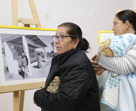 Fotografías de contexto académico del Centro Universitario con la comunidad wixárika 