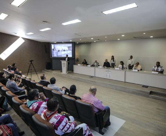Diseñan política lingüística con estudiantes de pueblos originarios